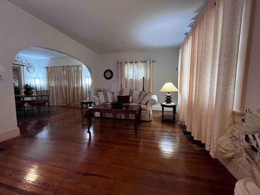 Comfortable 2-Bdrm Spacious Home With Wifi & Patio Indianapolis Buitenkant foto
